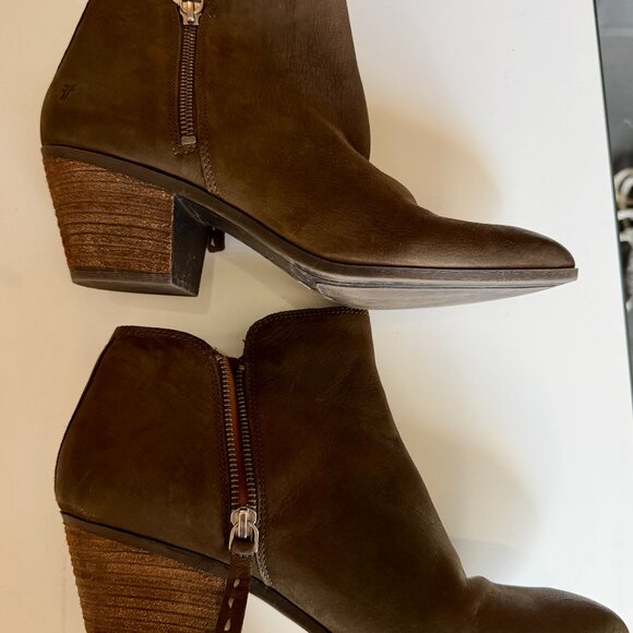 The Perfect Fall Bootie! Frye Brown Leather Booties - Size 10 - Picture 2 of 7